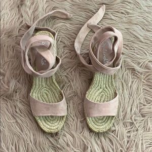 Splendid BRAND NEW blush pink wedges. Size 7